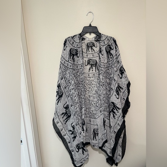 Woven Heart Tops - Woven Heart Monochrome Elephant Pattern Kimono size large